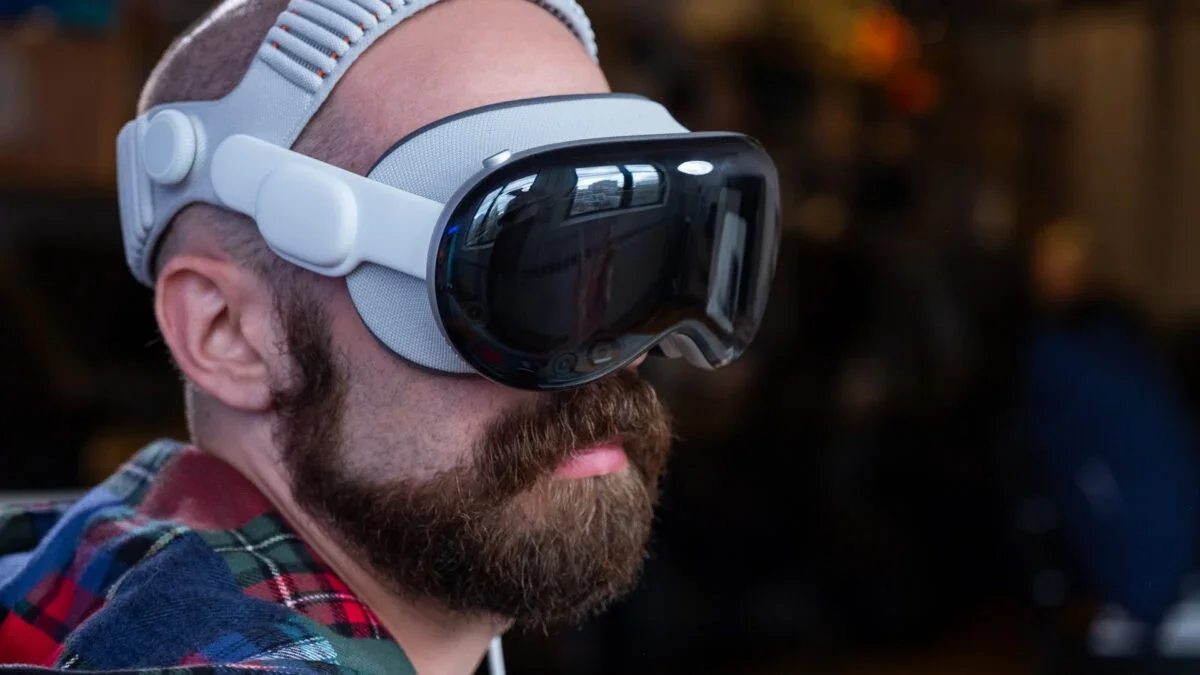 Apple Vision Pro: sucessor corre risco após avanço dos óculos VR da