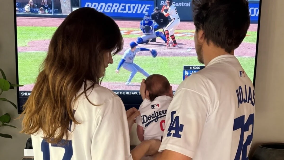 Barbara Palvin e Dylan Sprouse: filha nasce e casal celebra