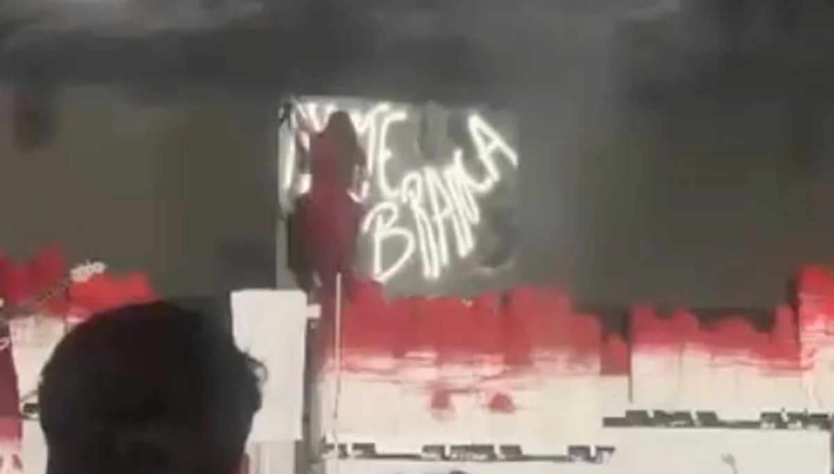 Bárbara Tinoco cai do palco em Braga e tranquiliza fãs
