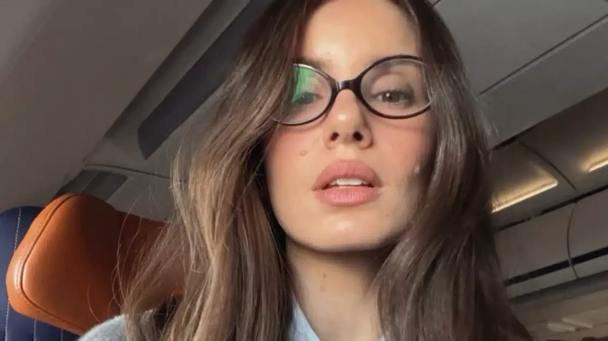 Camila Queiroz protagoniza série sobre quatro amigas na casa dos 30