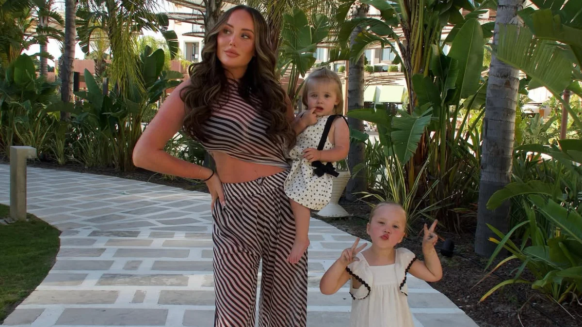 Charlotte Crosby: filhas em "jaula" nas redes e onda de críticas
