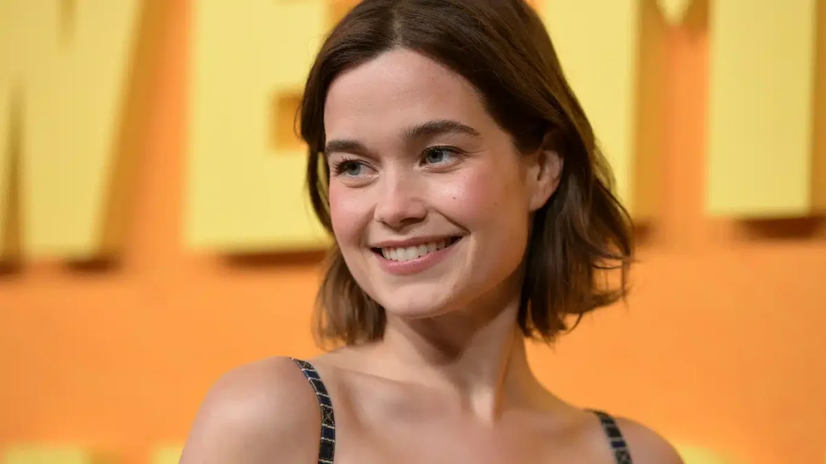 Crush: Sarah Catherine Hook enfrenta píton gigante no thriller