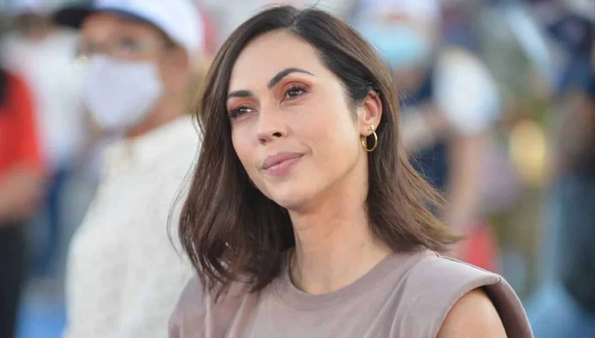 Débora Monteiro: filhas nervosas mostram mochilas novas