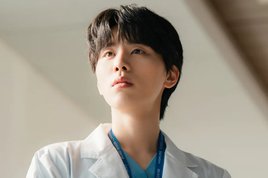 Doctor X: Kim Woo Seok estreia como o interno que idolatra Kim Ji Won
