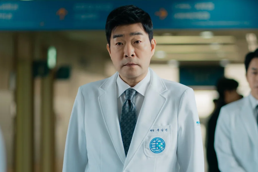 Doctor X: Son Hyun Joo interpreta diretor envolvido em corrupção
