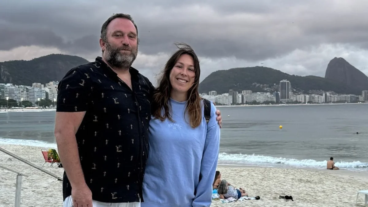 Eduardo Madeira celebra 13 anos de casamento e descreve a casa como "um musical"