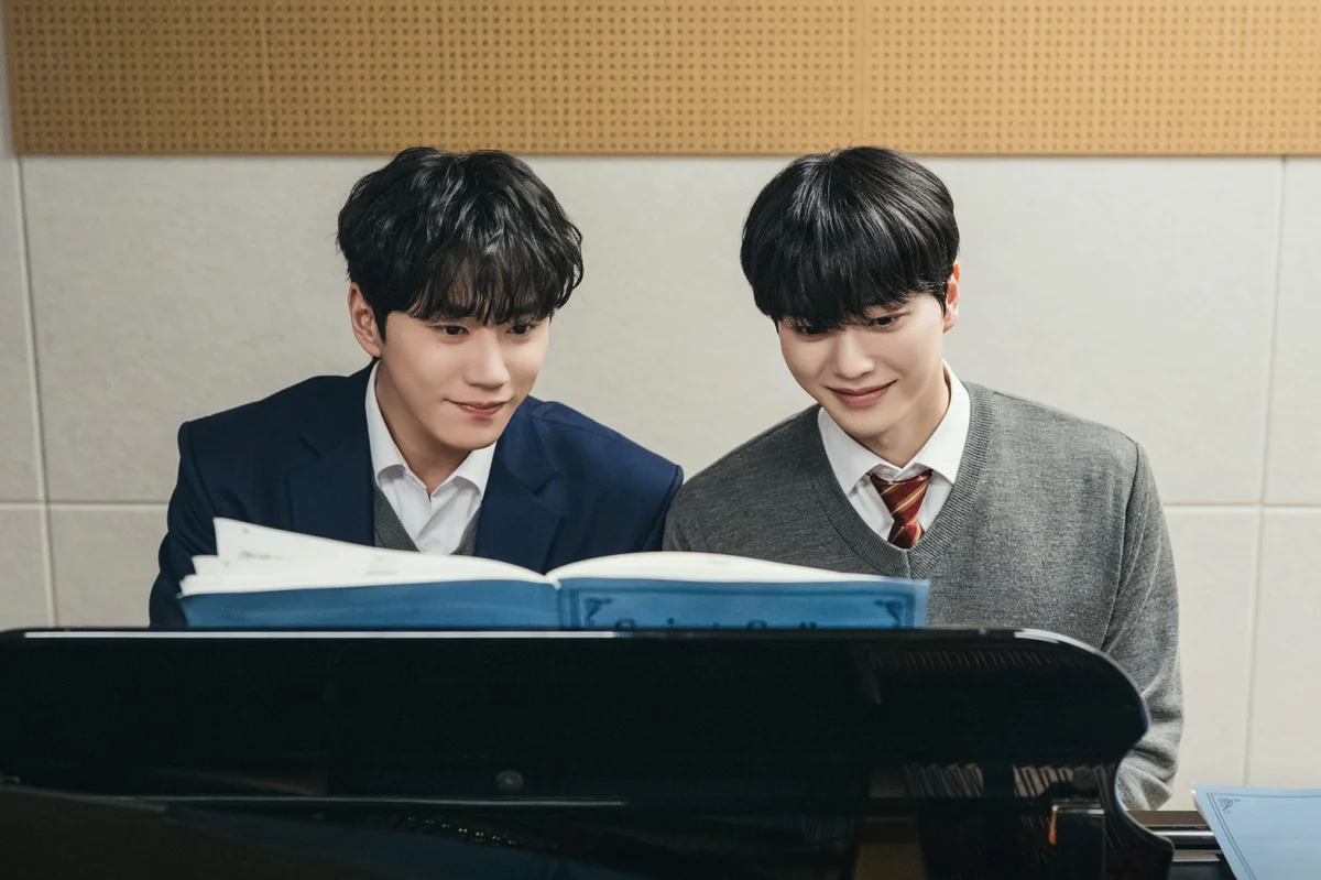 Four Hands, Two Sonatas: Song Kang e Lee Jun Young formam duo