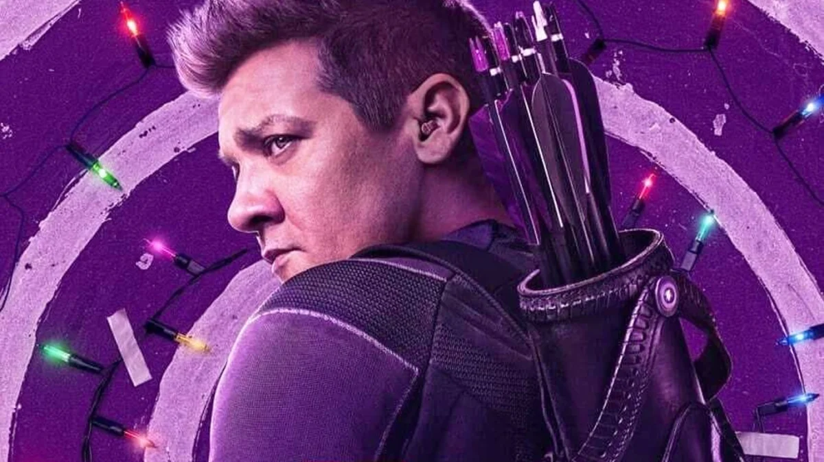 Jeremy Renner exibe uniforme do Gavião Arqueiro e reabre hipótese de retorno