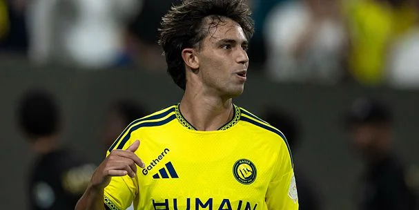 João Félix: troca o relvado pela trotinete elétrica nas ruas de Riade