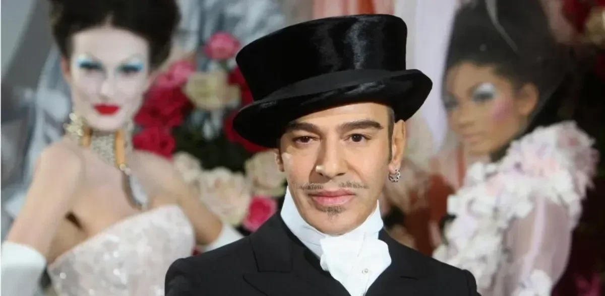 John Galliano cancelado após declarações racistas e antissemitas