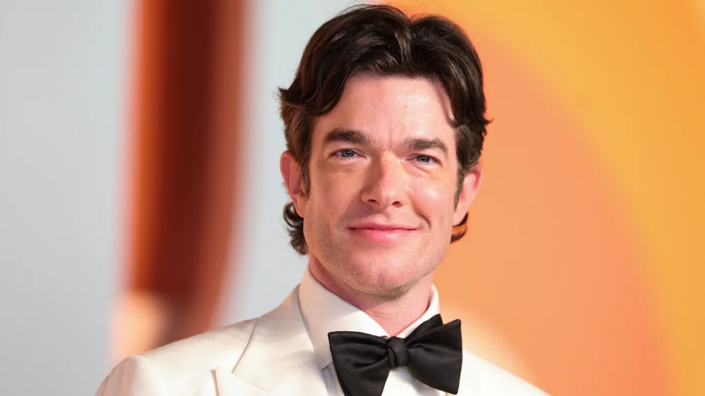 John Mulaney na corrida por Maxwell Smart no reboot da Warner