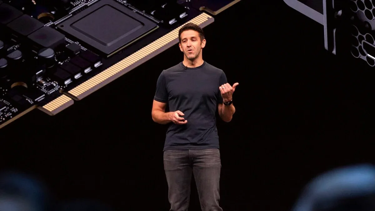 John Ternus: herda equipa da Apple com quadros na casa dos 60
