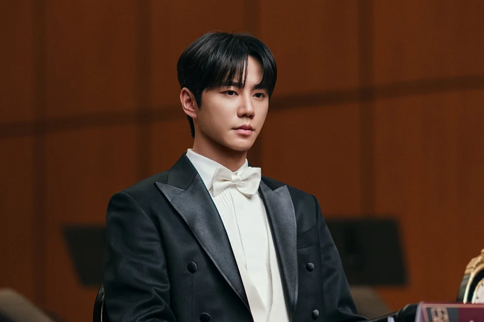Lee Jun Young volta como Luca Domenico e recusa falar do passado