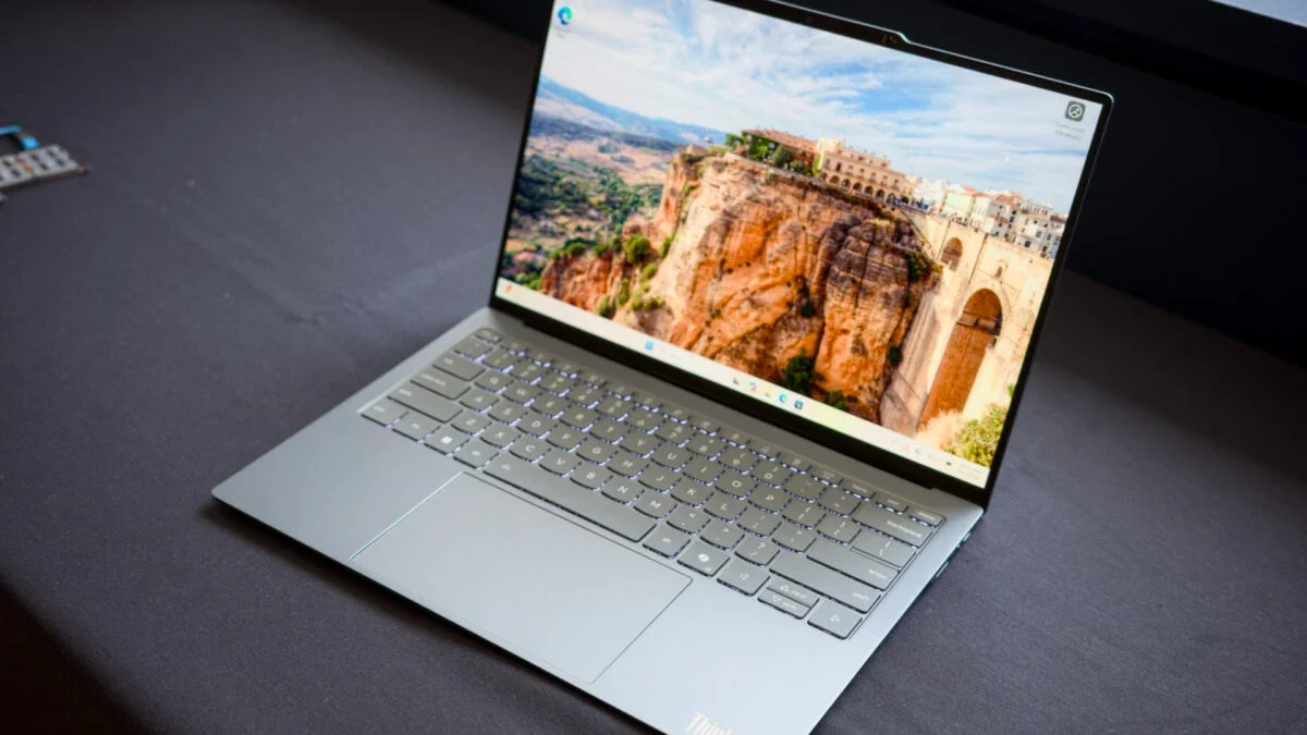 Lenovo AeroBlade: portátil sem ventoinhas pesa apenas 1,83 libras