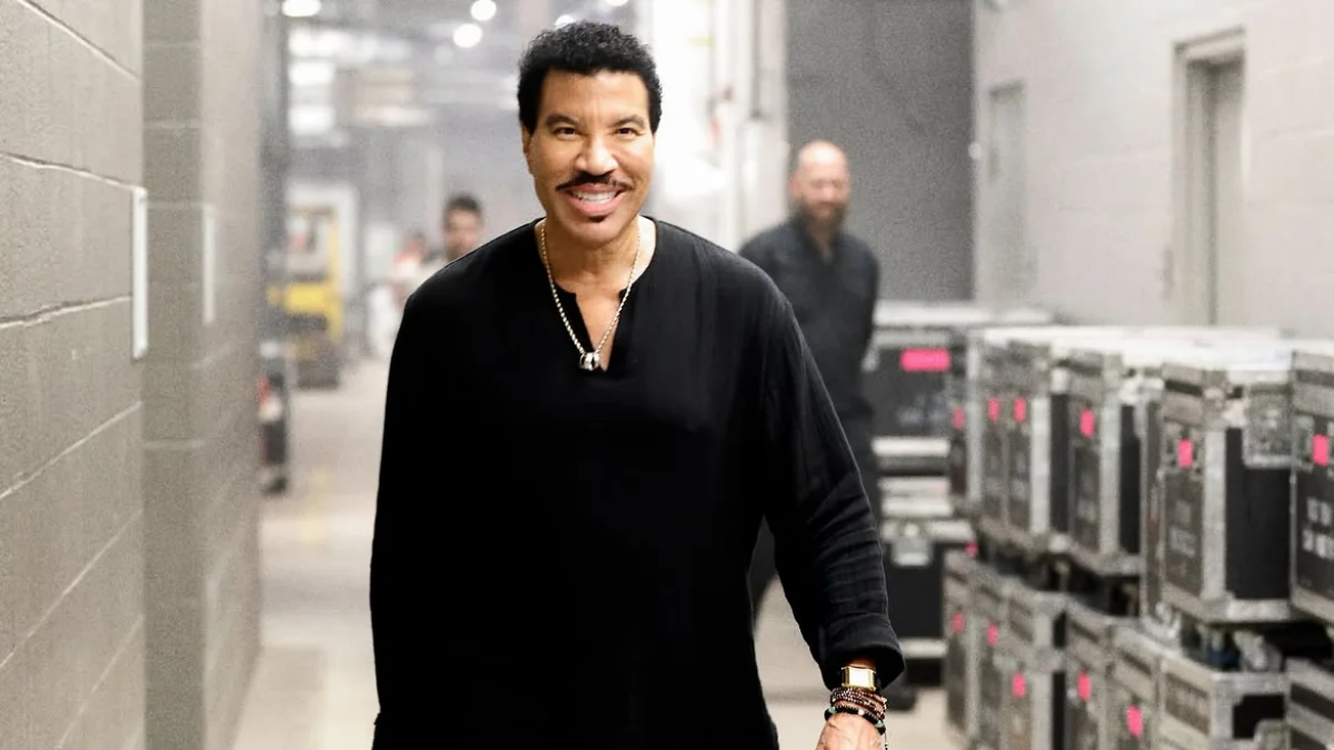 Lionel Richie hospitalizado e em cuidados intensivos após concerto