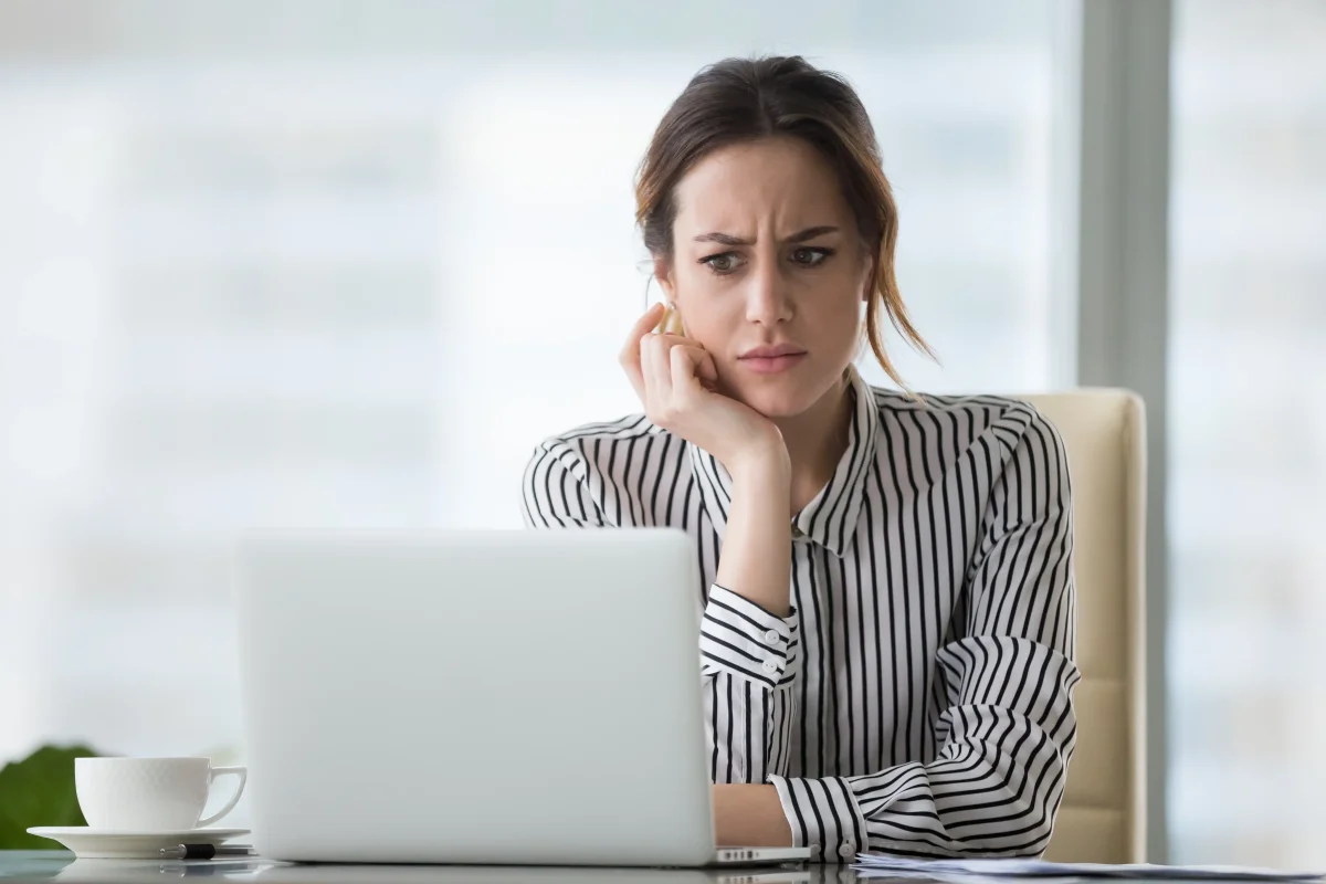 Malwarebytes: mais de 100 sites falsos usam Google para vender subscrições de IA