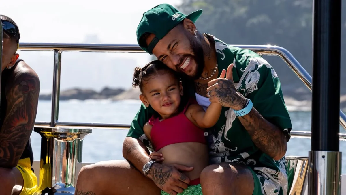 Neymar: filha Mavie ri ao saber que o pai só vai entrar de sunga