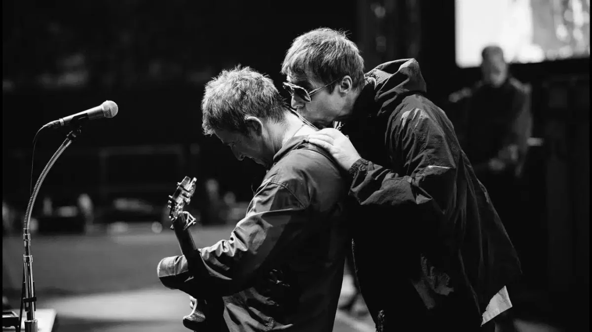 Oasis: câmaras mantiveram Liam e Noel sozinhos nos primeiros ensaios