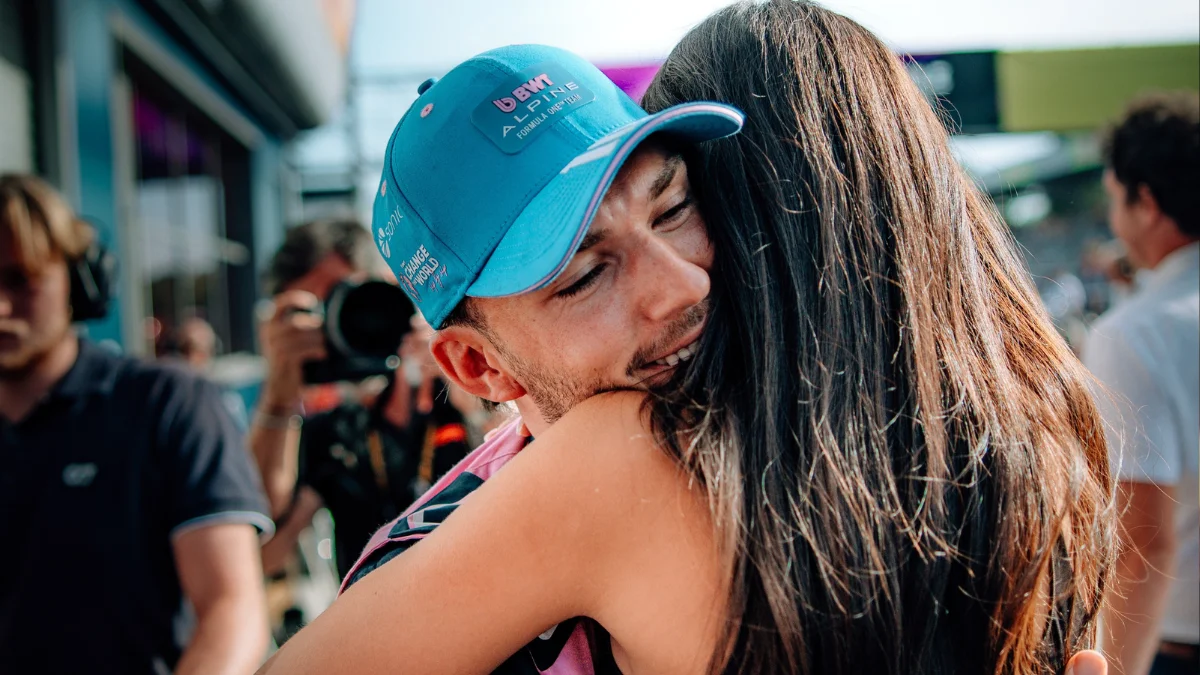 Pierre Gasly conquista primeira pole em Monza; Kika celebra