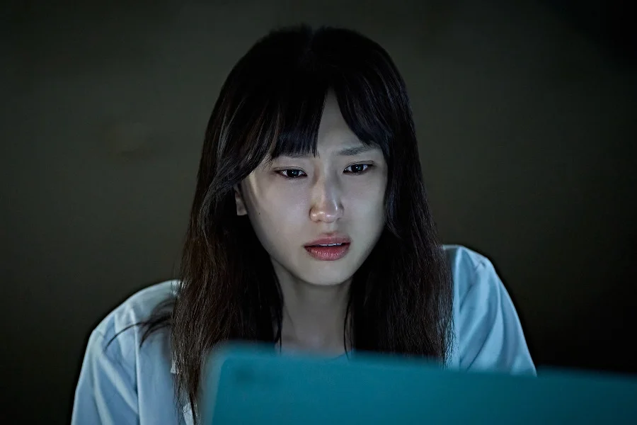 Ryu Hye Young em Killing Time: streamer enfrenta terror num hospital abandonado
