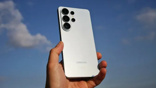 Samsung avalia subir o preço do Galaxy S26 até 95 €