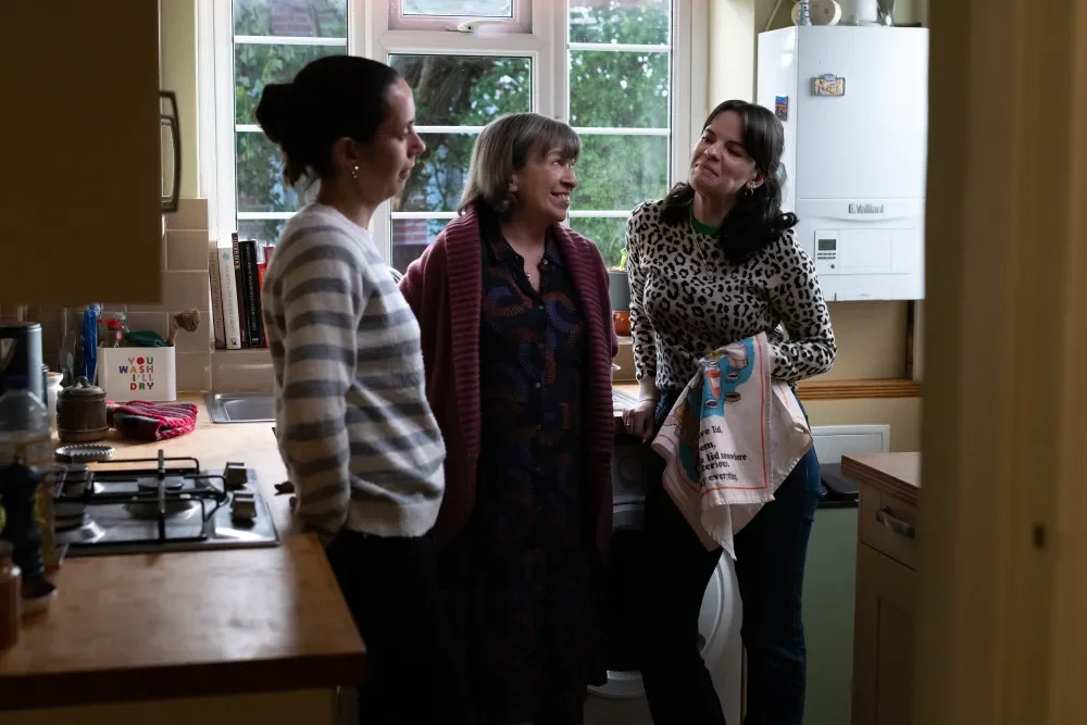 Tender Loving Care: Mike Leigh entrega um drama sobre cuidadores que fica aquém