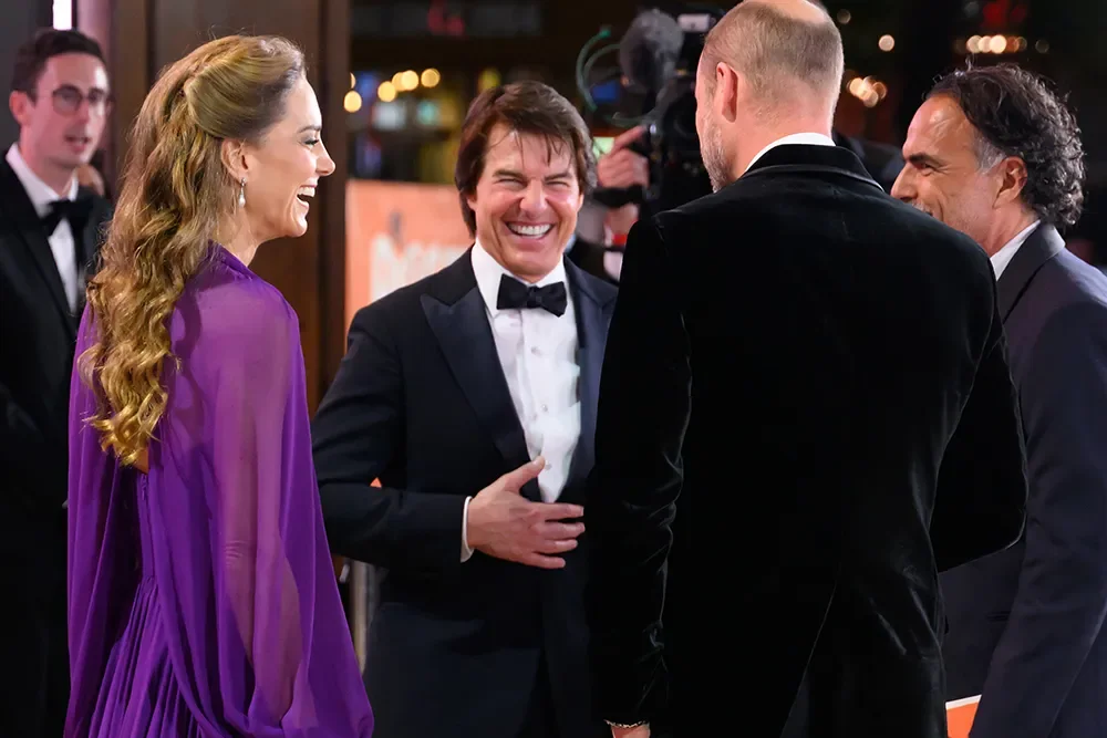 Tom Cruise recebe príncipe William e Catherine na estreia de Digger